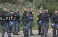 Live: „Blei- und Uran-verpestet“ – Aktivisten marschieren gegen NATO-Basis auf Sardinien